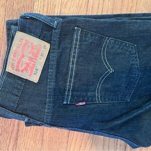 NOT FOR SALE / Men’s Levi 514 blue jeans